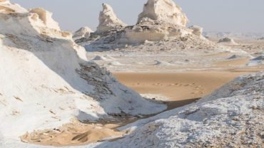 2 DAY Excursion to the White Desert - Flyberry Tours