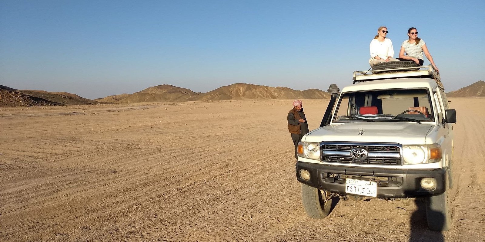 evening desert safari oriental show Hurghada